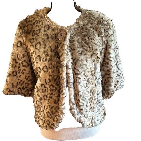 sisters outerwear Jackets & Blazers - VNG Cheetah print faux fur formal coat in small medium.